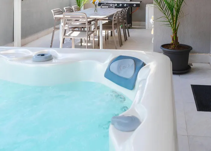 Beautiful 3BR with Private Jacuzzi by ArcoBnb Is-Swieqi foto