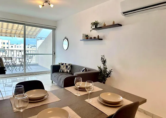 Penthouse With Views Of Msida Yacht Marina And Valletta Santa Vennera foto